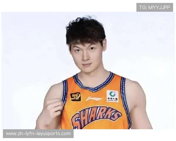 王哲林是否曾在足球场上正式亮相?